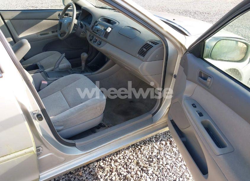 Photo 5 of 2004 Toyota Camry LE (VIN 4T1BE32K64U939657)