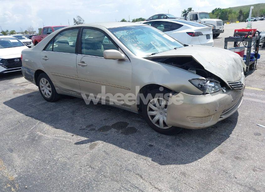 2005 Toyota Camry LE (VIN 4T1BE32K65U007962) main photo