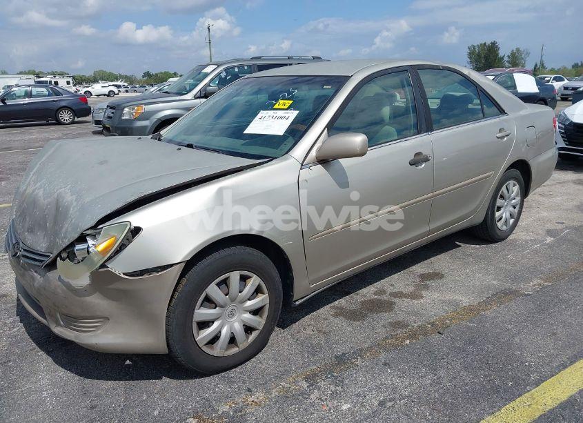 Photo 2 of 2005 Toyota Camry LE (VIN 4T1BE32K65U007962)