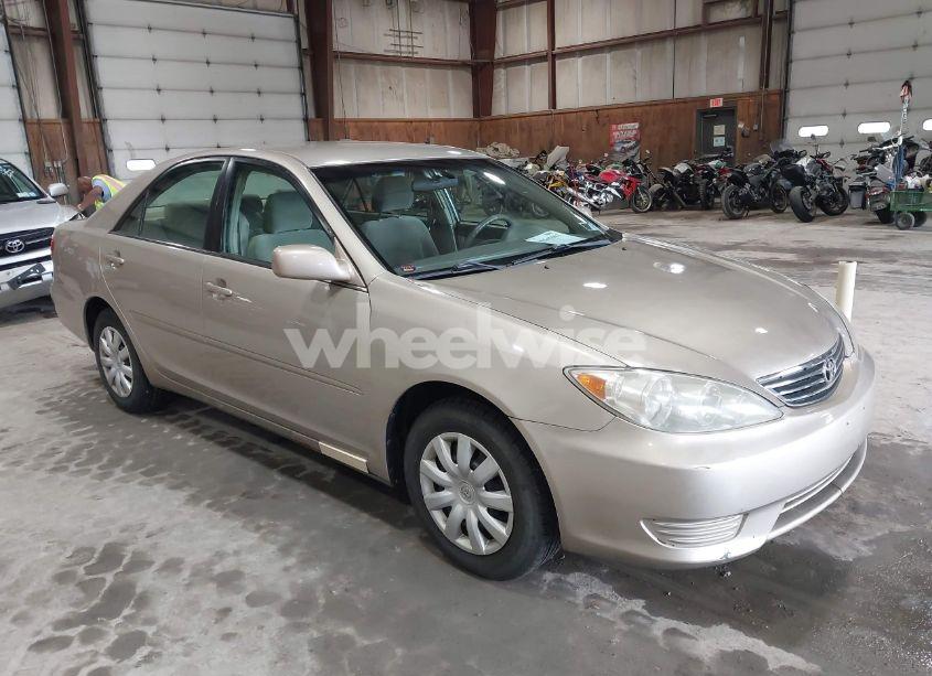 2005 Toyota Camry LE (VIN 4T1BE32K65U019092) main photo