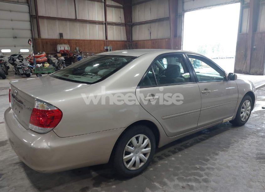 Photo 4 of 2005 Toyota Camry LE (VIN 4T1BE32K65U019092)