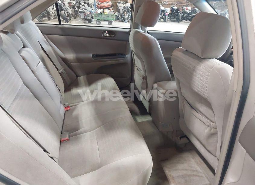 Photo 8 of 2005 Toyota Camry LE (VIN 4T1BE32K65U019092)