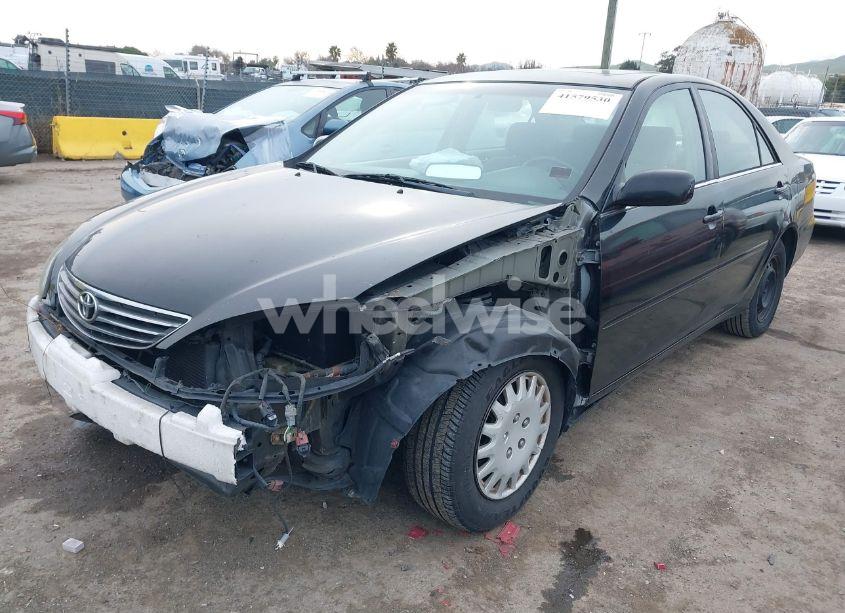 Photo 2 of 2005 Toyota Camry LE (VIN 4T1BE32K65U025782)