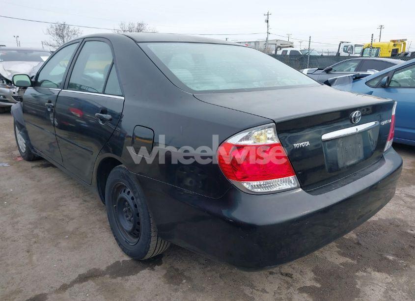 Photo 3 of 2005 Toyota Camry LE (VIN 4T1BE32K65U025782)