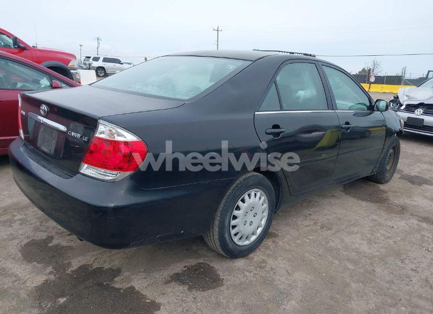 Photo 4 of 2005 Toyota Camry LE (VIN 4T1BE32K65U025782)