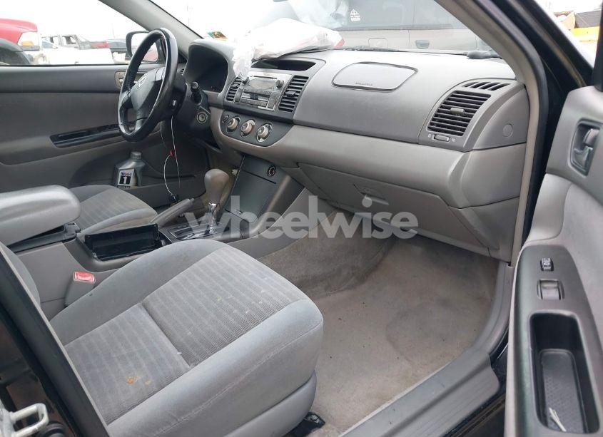 Photo 5 of 2005 Toyota Camry LE (VIN 4T1BE32K65U025782)