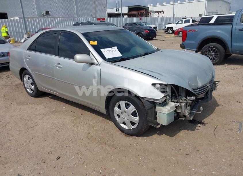 2005 Toyota Camry LE (VIN 4T1BE32K65U031288) main photo