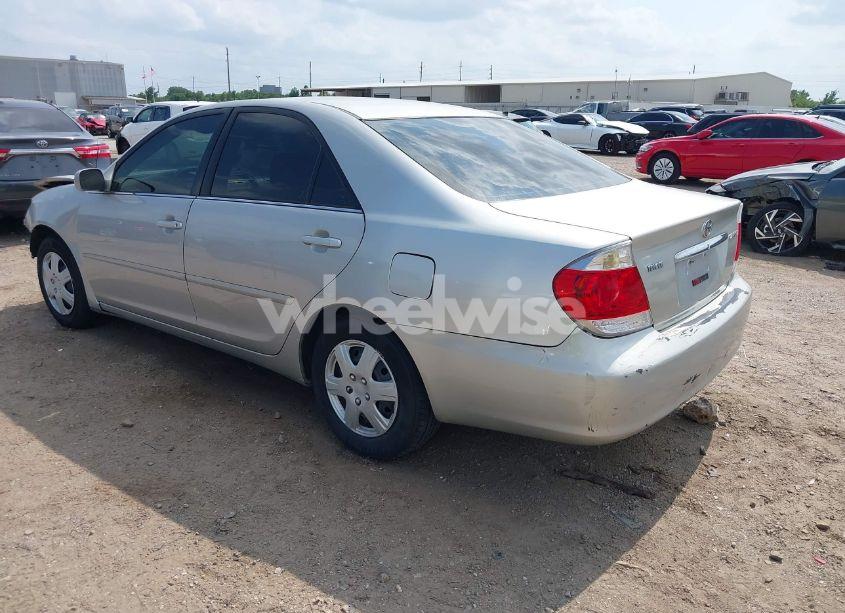 Photo 3 of 2005 Toyota Camry LE (VIN 4T1BE32K65U031288)
