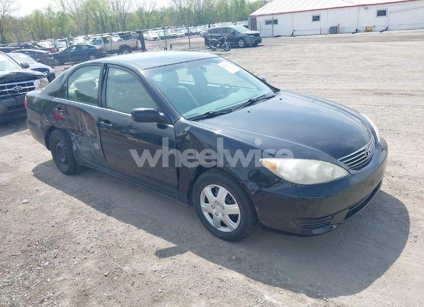 2005 Toyota Camry LE (VIN 4T1BE32K65U051850) main photo