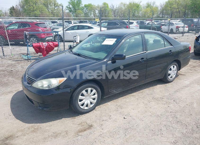 Photo 2 of 2005 Toyota Camry LE (VIN 4T1BE32K65U051850)