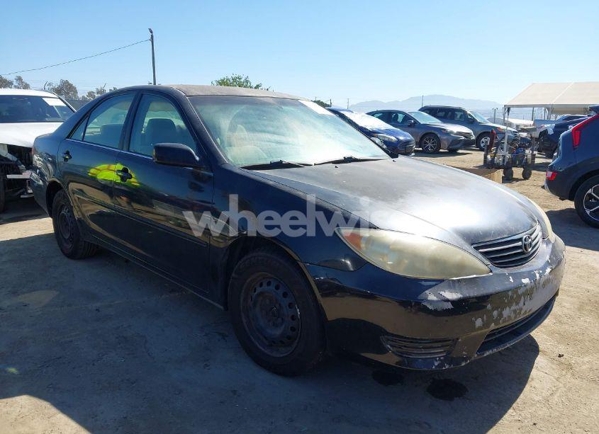 2005 Toyota Camry LE (VIN 4T1BE32K65U065389) main photo