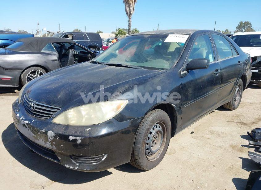 Photo 2 of 2005 Toyota Camry LE (VIN 4T1BE32K65U065389)