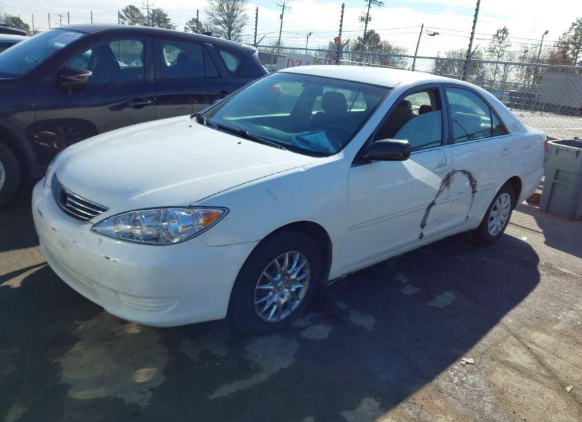 Photo 2 of 2005 Toyota Camry LE (VIN 4T1BE32K65U414065)