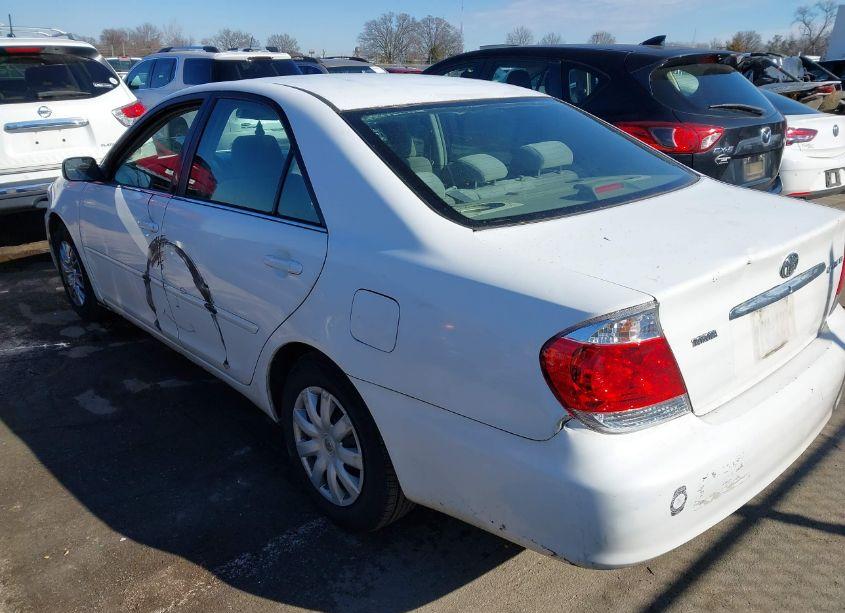 Photo 3 of 2005 Toyota Camry LE (VIN 4T1BE32K65U414065)