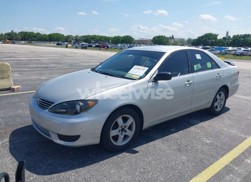 Photo 2 of 2005 Toyota Camry (VIN 4T1BE32K65U431450)