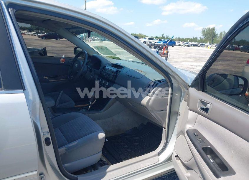 Photo 5 of 2005 Toyota Camry (VIN 4T1BE32K65U431450)