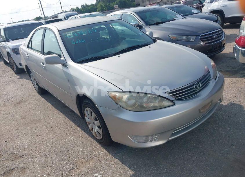 2005 Toyota Camry LE (VIN 4T1BE32K65U523657) main photo