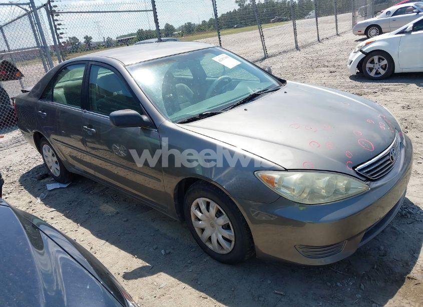2005 Toyota Camry STD (VIN 4T1BE32K65U538028) main photo