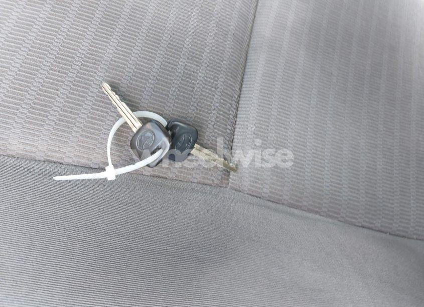 Photo 11 of 2005 Toyota Camry STD (VIN 4T1BE32K65U538028)