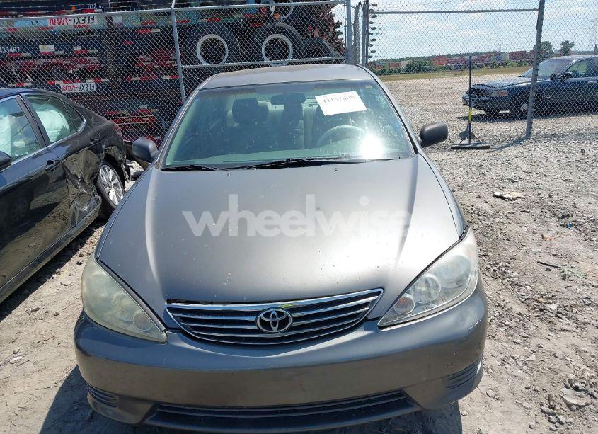 Photo 12 of 2005 Toyota Camry STD (VIN 4T1BE32K65U538028)