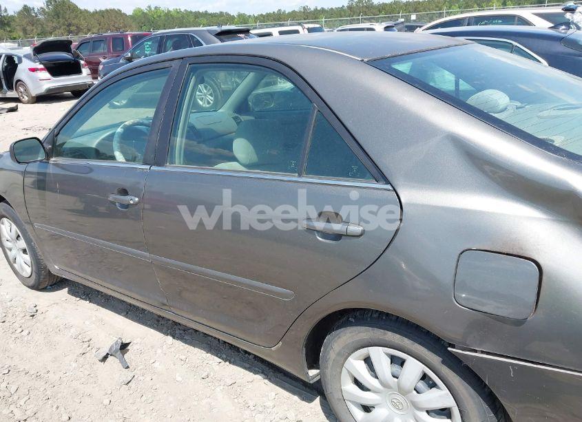 Photo 14 of 2005 Toyota Camry STD (VIN 4T1BE32K65U538028)