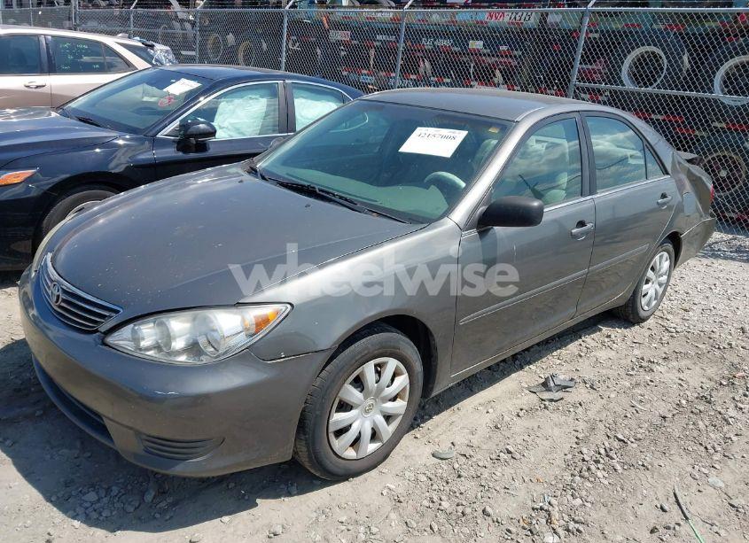 Photo 2 of 2005 Toyota Camry STD (VIN 4T1BE32K65U538028)