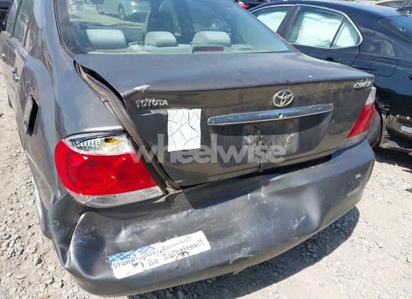 Photo 6 of 2005 Toyota Camry STD (VIN 4T1BE32K65U538028)