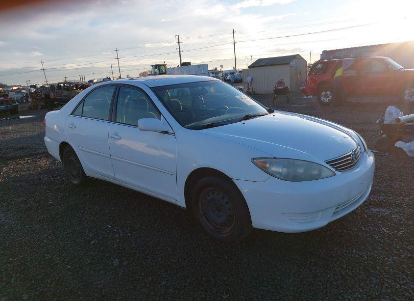 2005 Toyota Camry LE (VIN 4T1BE32K65U543441) main photo