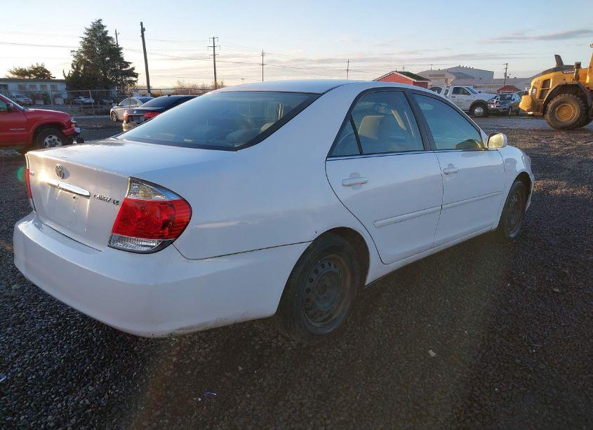 Photo 4 of 2005 Toyota Camry LE (VIN 4T1BE32K65U543441)