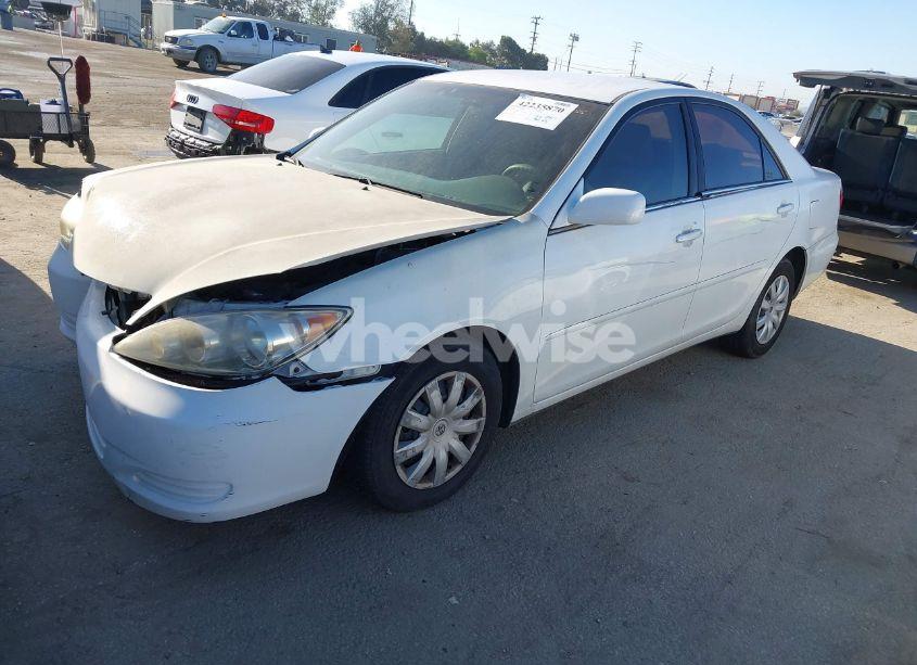 Photo 2 of 2005 Toyota Camry LE (VIN 4T1BE32K65U546159)
