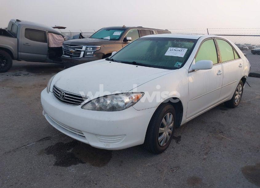 Photo 2 of 2005 Toyota Camry LE (VIN 4T1BE32K65U547652)