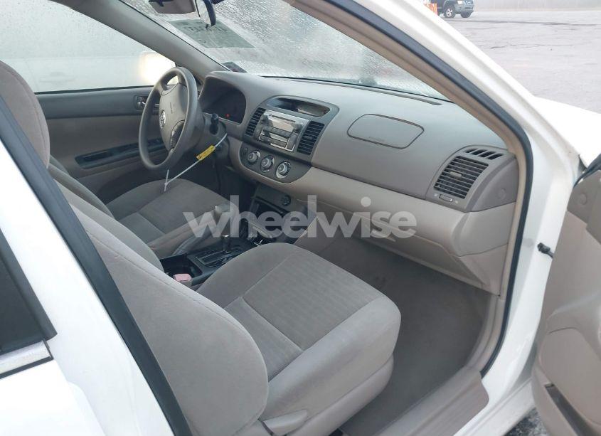 Photo 5 of 2005 Toyota Camry LE (VIN 4T1BE32K65U547652)