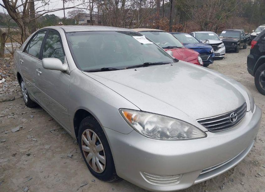 2005 Toyota Camry LE (VIN 4T1BE32K65U549773) main photo