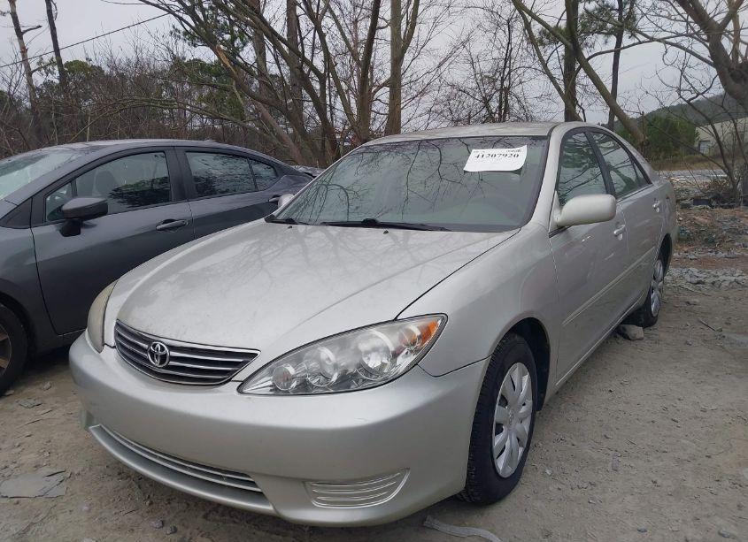 Photo 2 of 2005 Toyota Camry LE (VIN 4T1BE32K65U549773)