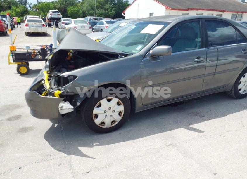 Photo 2 of 2005 Toyota Camry LE (VIN 4T1BE32K65U564466)