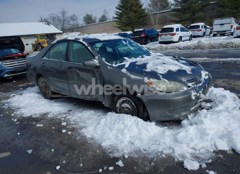 2005 Toyota Camry LE (VIN 4T1BE32K65U567593) main photo