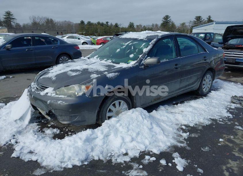 Photo 2 of 2005 Toyota Camry LE (VIN 4T1BE32K65U567593)