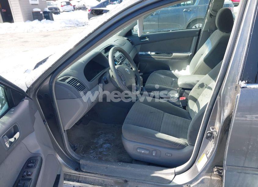 Photo 5 of 2005 Toyota Camry LE (VIN 4T1BE32K65U567593)