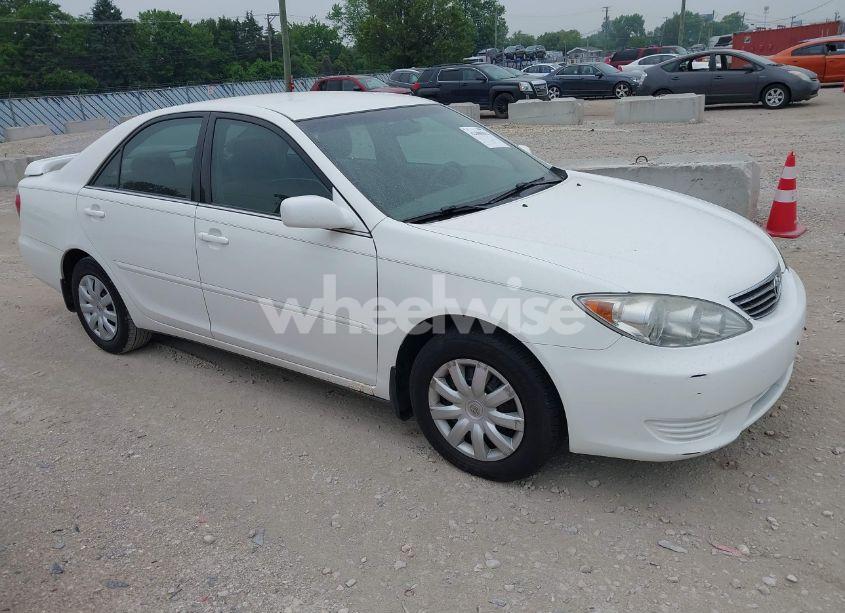2005 Toyota Camry LE (VIN 4T1BE32K65U583454) main photo