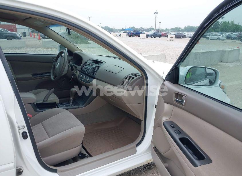 Photo 5 of 2005 Toyota Camry LE (VIN 4T1BE32K65U583454)