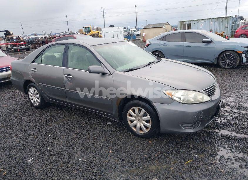 2005 Toyota Camry LE (VIN 4T1BE32K65U587892) main photo