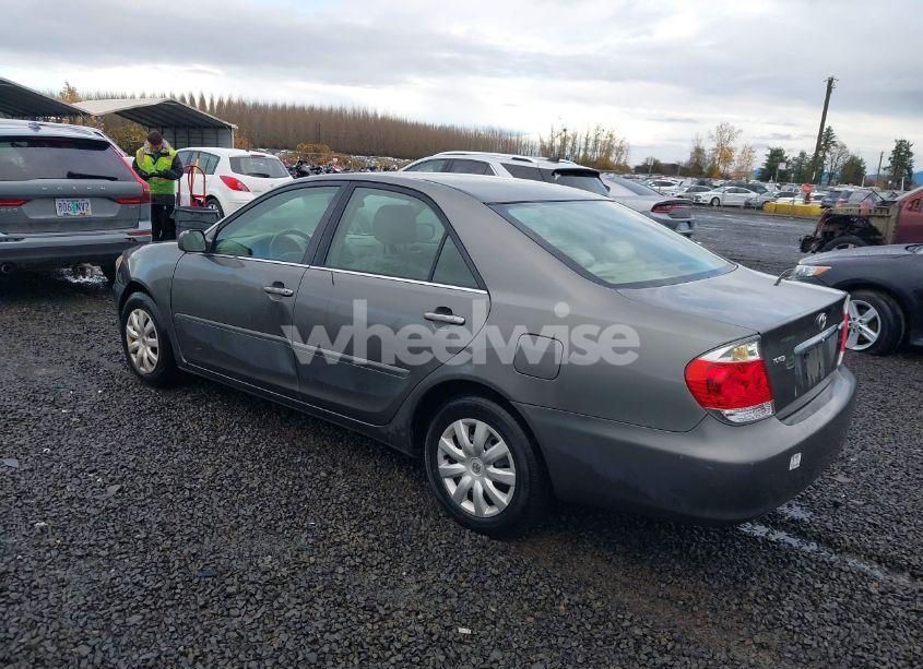 Photo 3 of 2005 Toyota Camry LE (VIN 4T1BE32K65U587892)