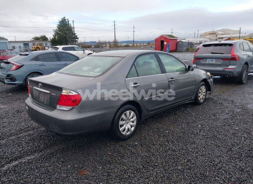 Photo 4 of 2005 Toyota Camry LE (VIN 4T1BE32K65U587892)
