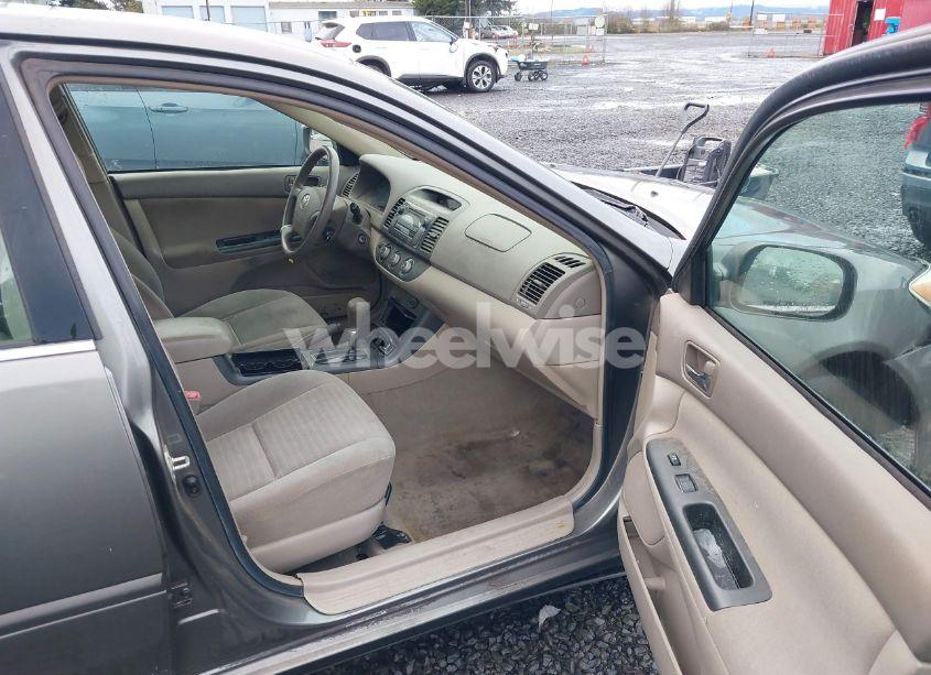 Photo 5 of 2005 Toyota Camry LE (VIN 4T1BE32K65U587892)