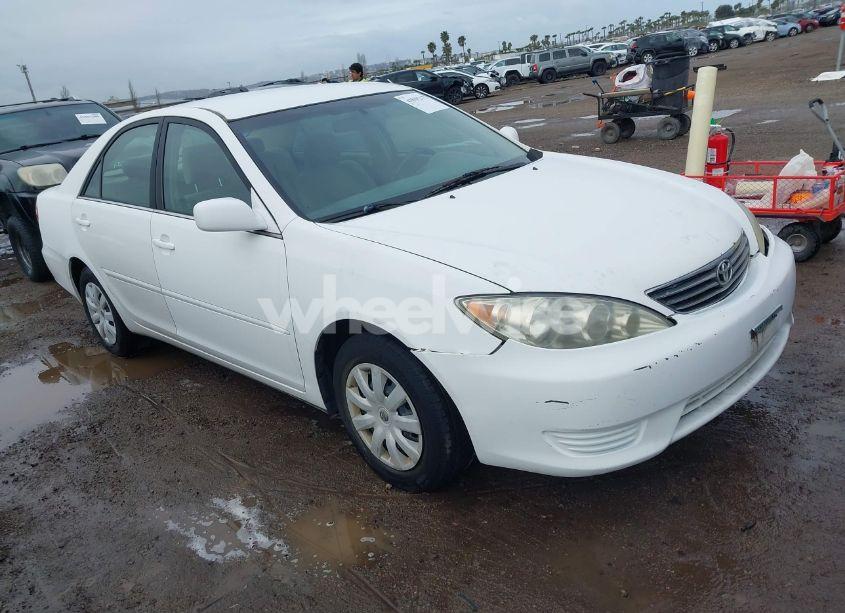2005 Toyota Camry LE (VIN 4T1BE32K65U594101) main photo