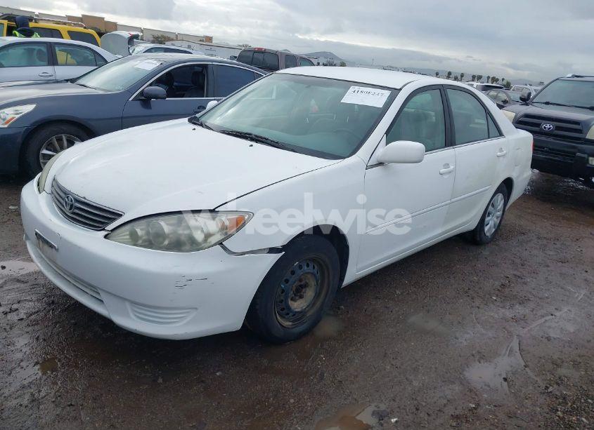 Photo 2 of 2005 Toyota Camry LE (VIN 4T1BE32K65U594101)