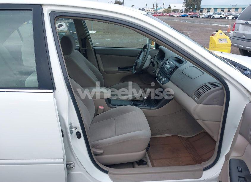 Photo 5 of 2005 Toyota Camry LE (VIN 4T1BE32K65U594101)