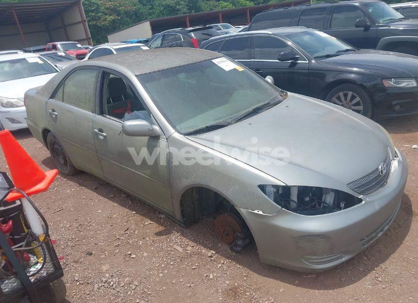 2005 Toyota Camry LE (VIN 4T1BE32K65U595734) main photo