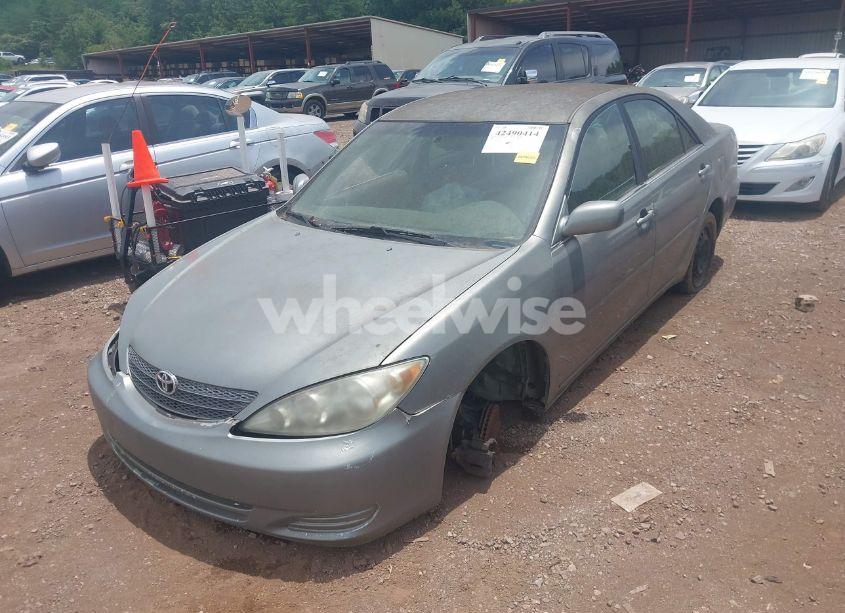 Photo 2 of 2005 Toyota Camry LE (VIN 4T1BE32K65U595734)