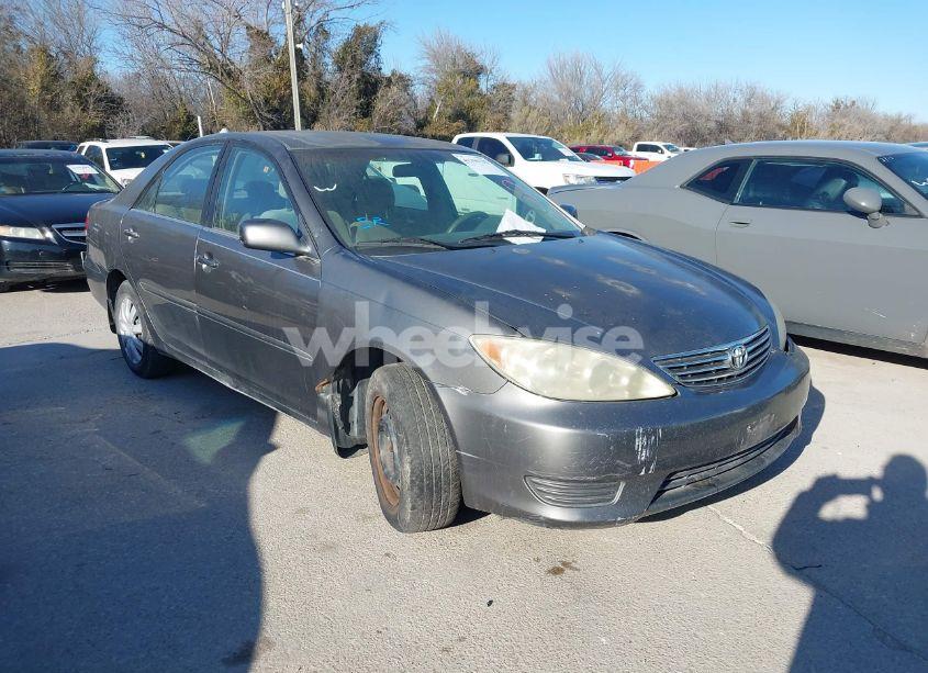2005 Toyota Camry LE (VIN 4T1BE32K65U603993) main photo